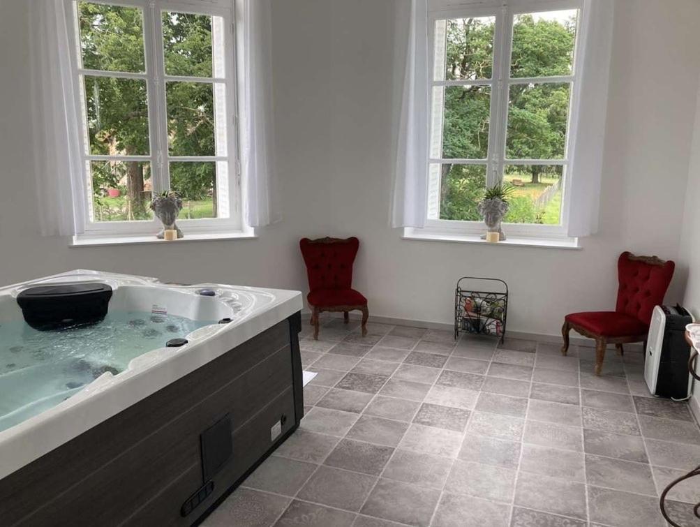 Chambre Romantique Dans Le Chateau De La Bouchatte Chazemais Exterior foto